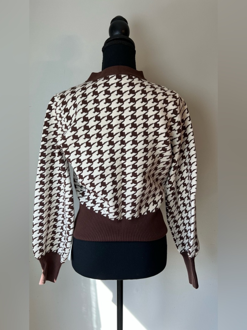 Commense Brown & Cream Houndstooth puff sleeve cropped knit Cardigan - Picture 6 of 9